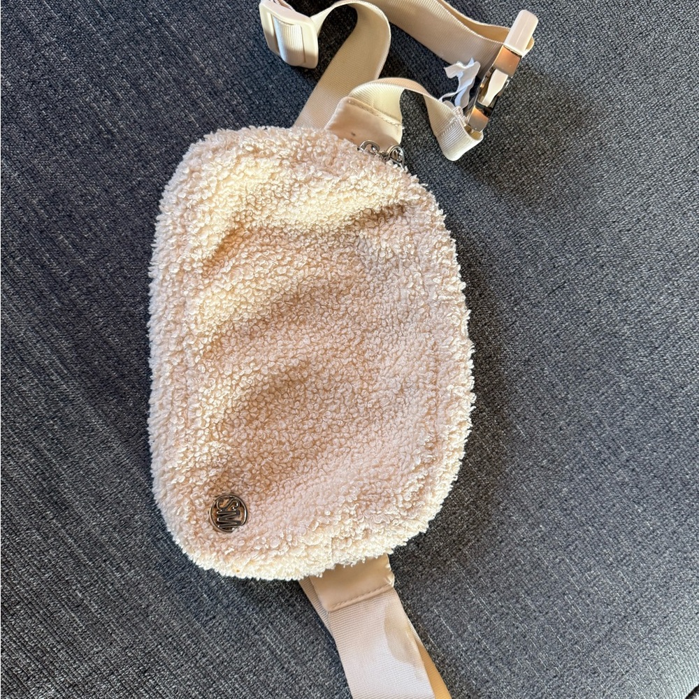 Steve Madden Belt Bag in Cream